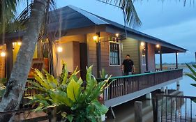 Bungalow Mat Hj Limah